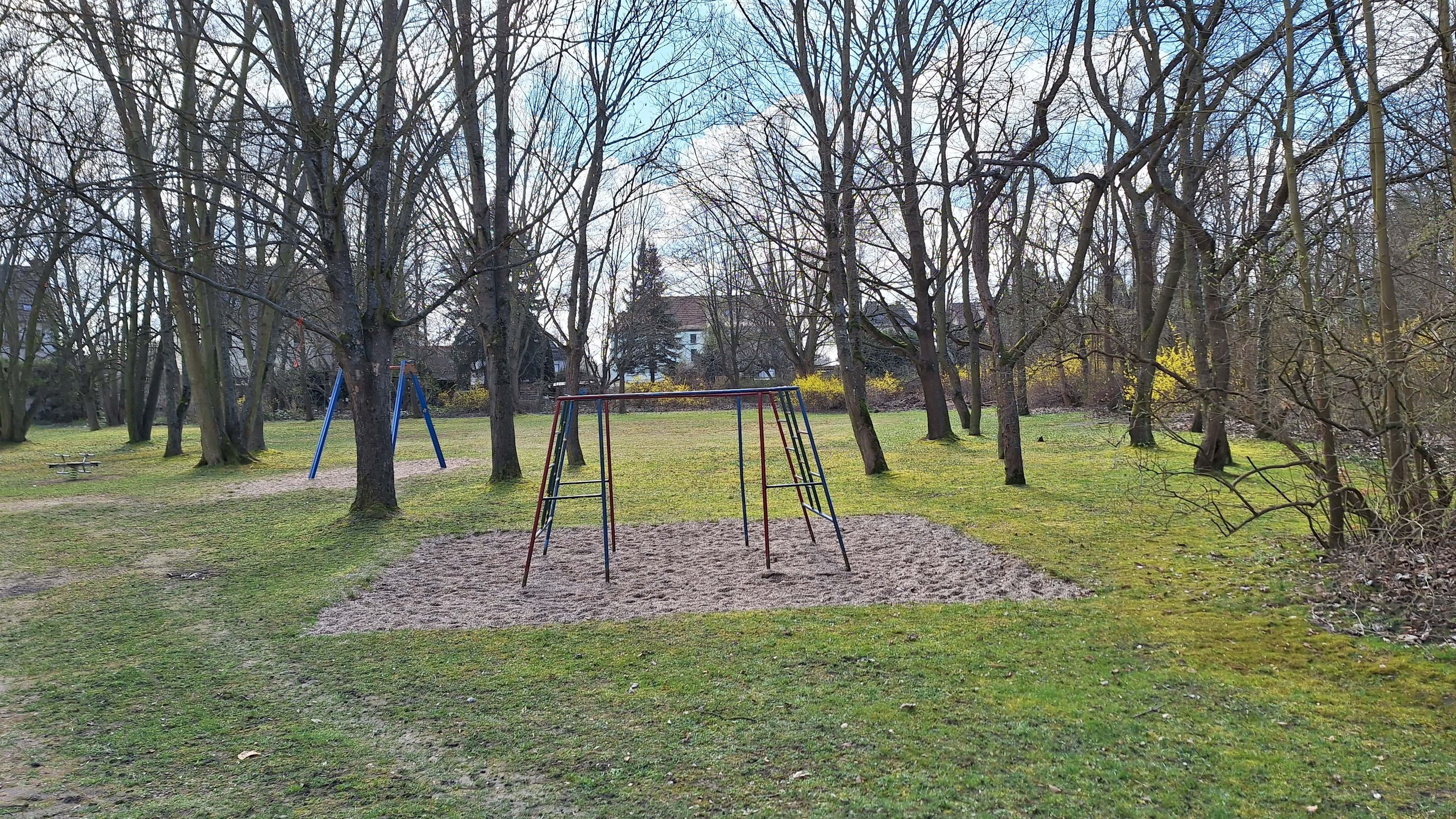 Guben gestaltet Spielplatz mit Kindern