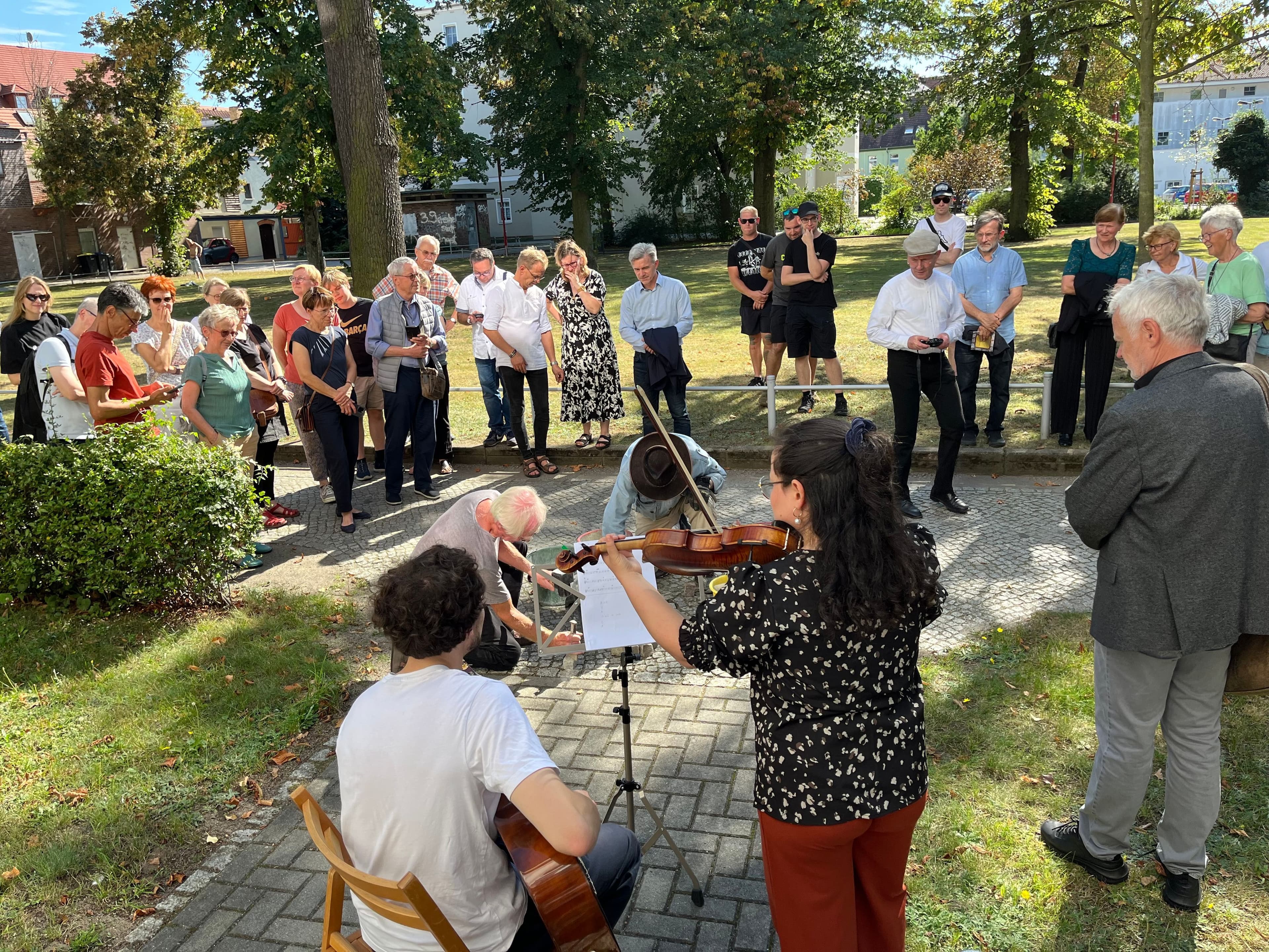 Neue Stolpersteine in Finsterwalde erinnern an NS-Opfer