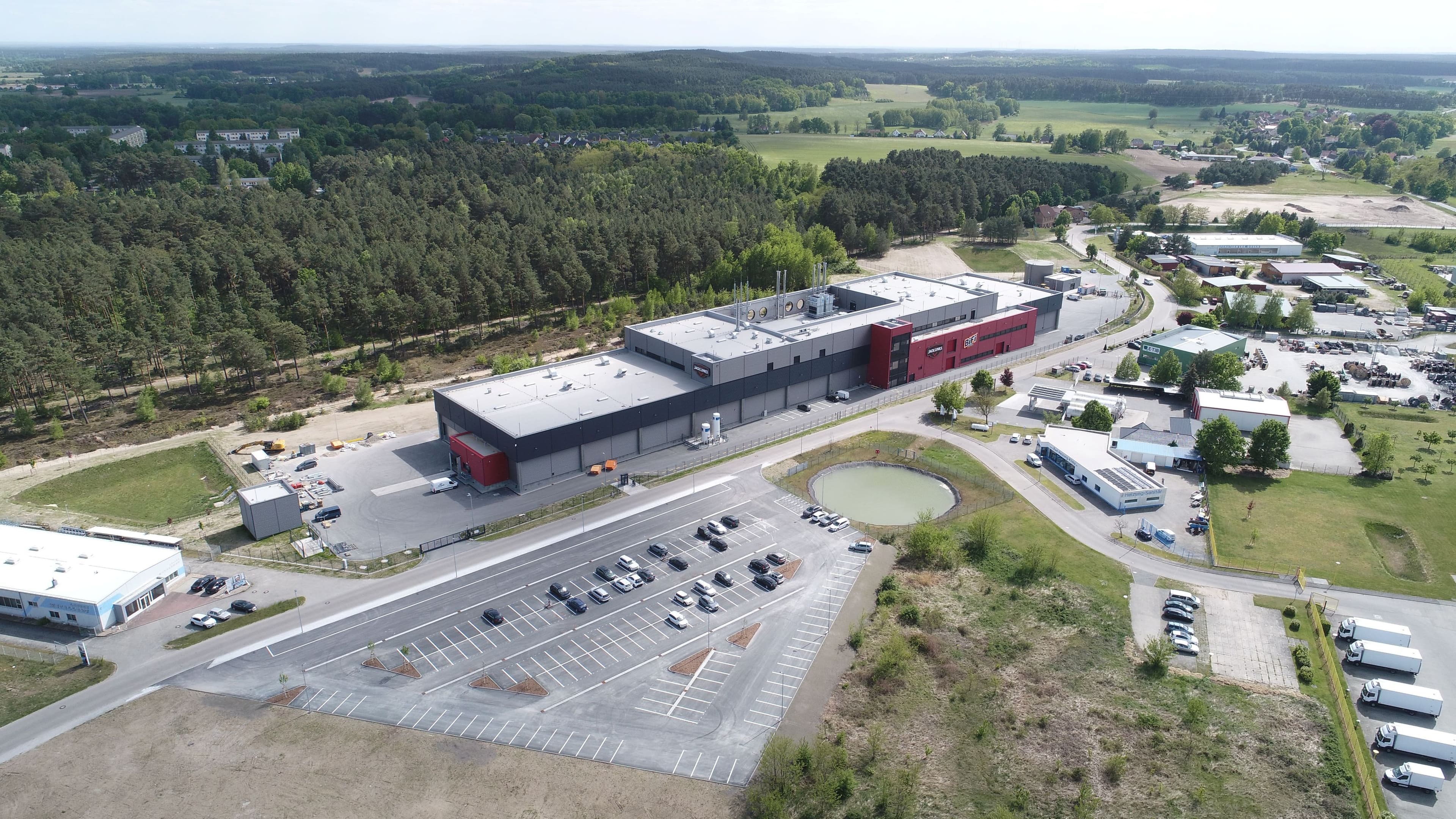 Neuer nachhaltiger Parkplatz in Guben eröffnet