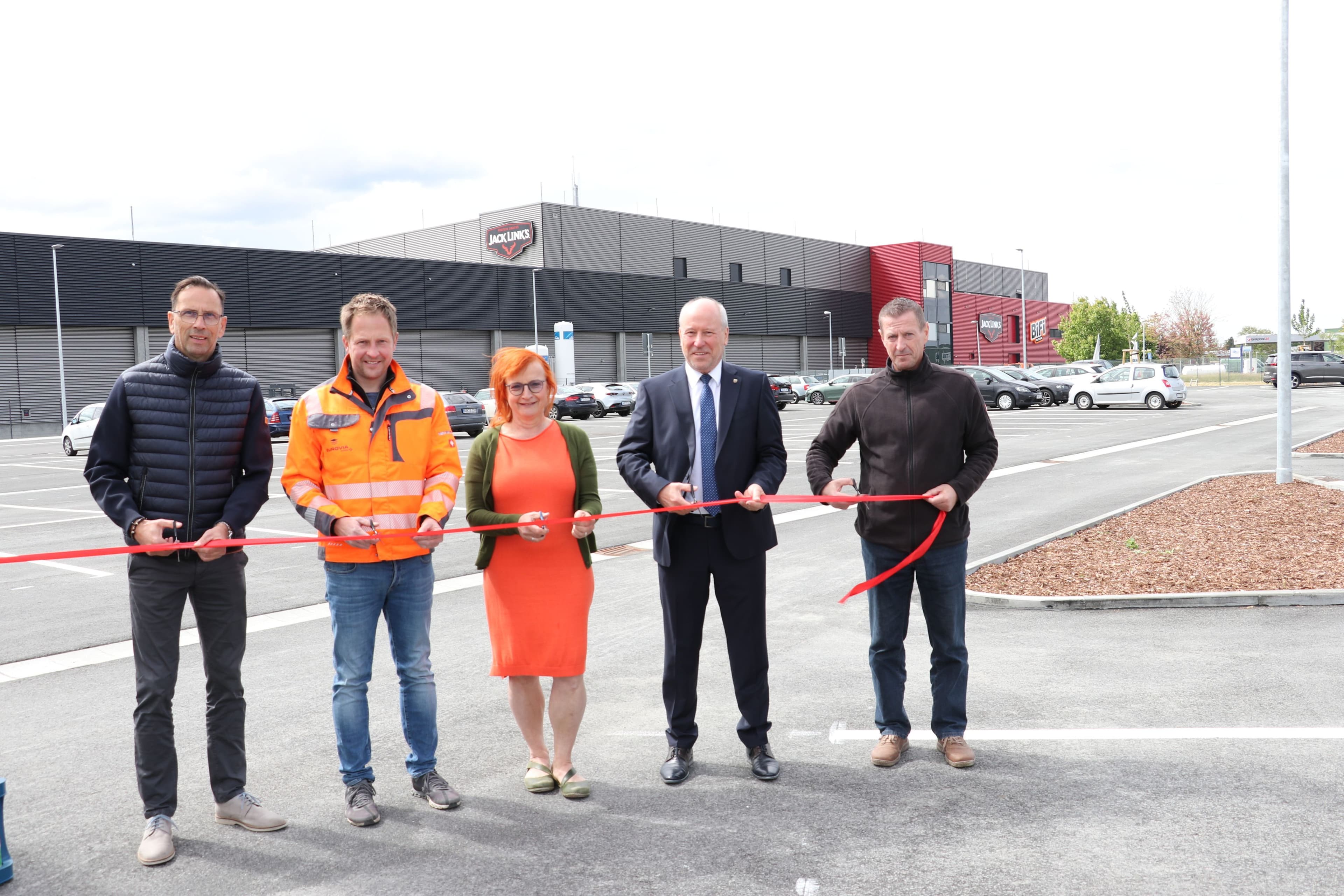 Neuer nachhaltiger Parkplatz in Guben eröffnet
