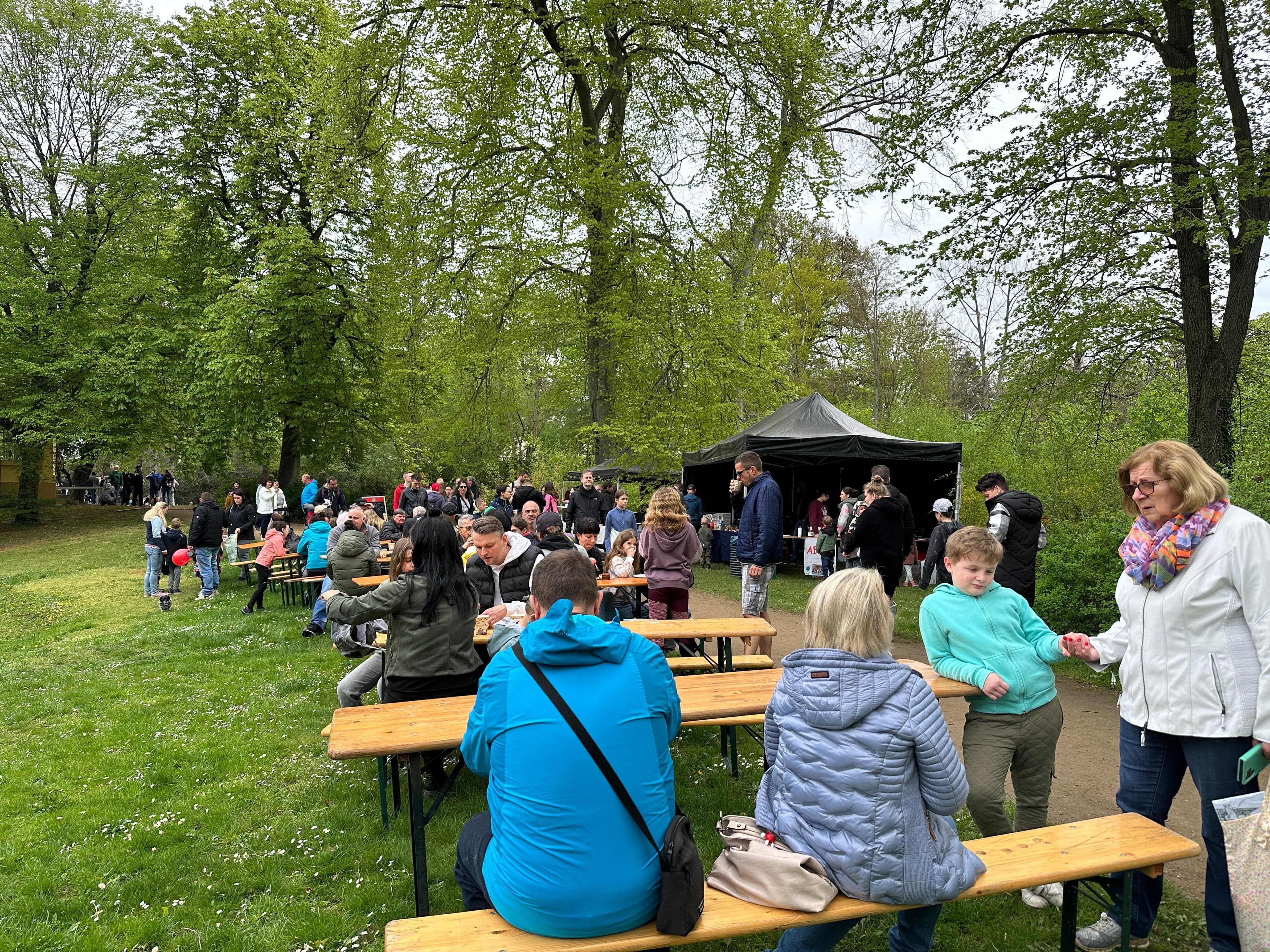 Osterfest im Schlosspark Senftenberg: Rekordbesuch bei buntem Familienfest
