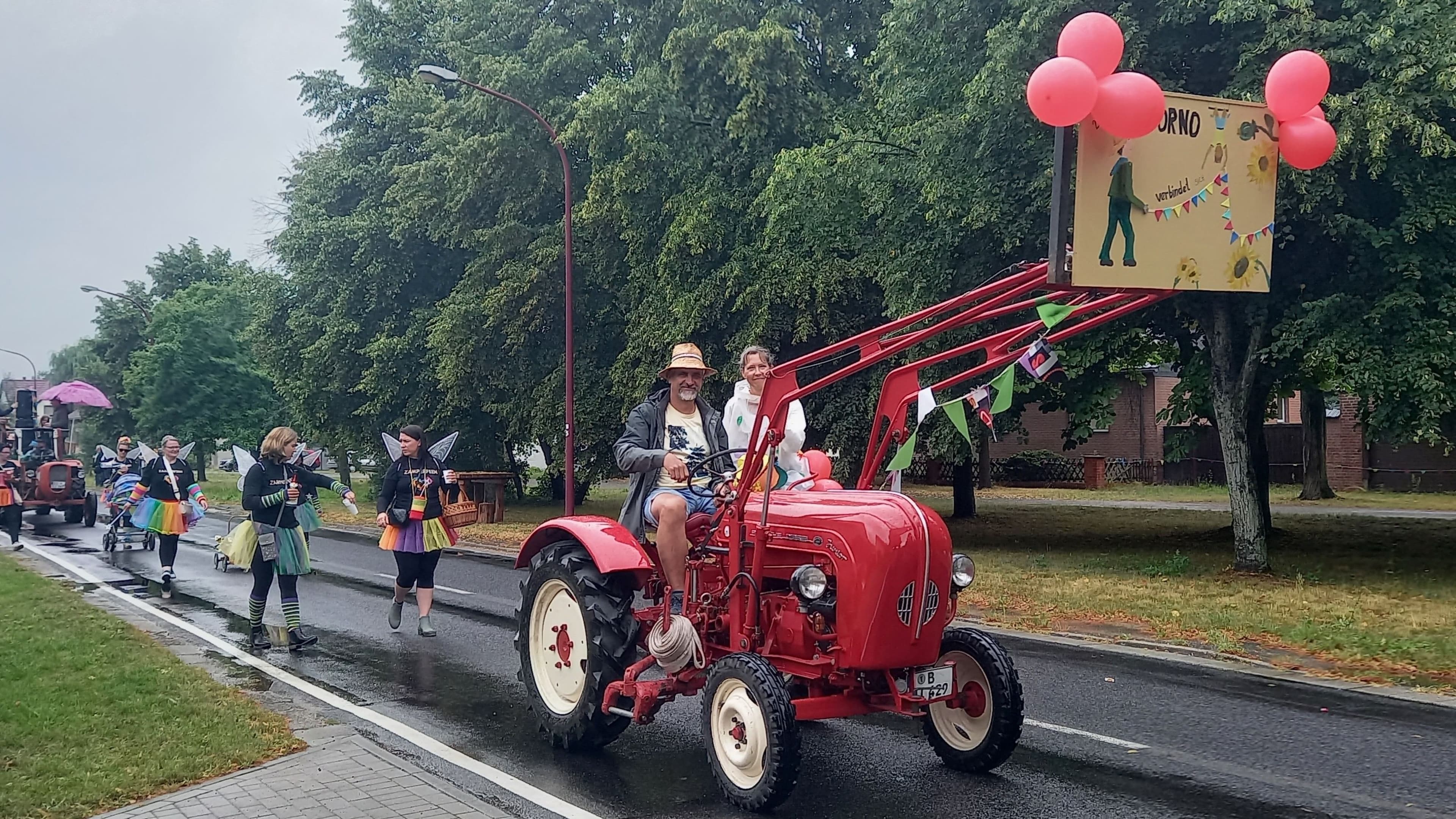Regen kann das Dorffest nicht stoppen