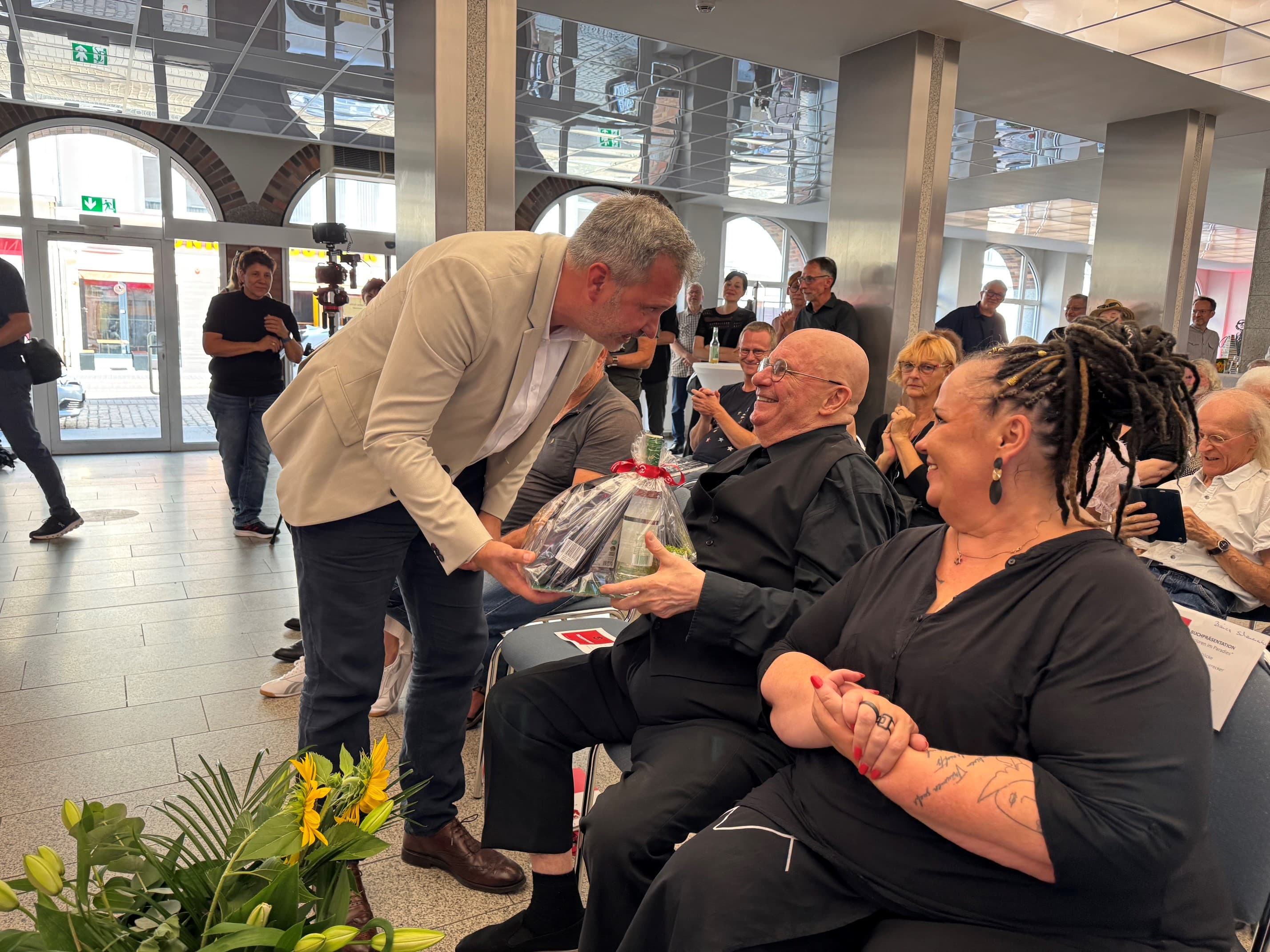 Hans Scheuerecker wird 75: Cottbus/Chóśebuz ehrt ihn im Rathaus
