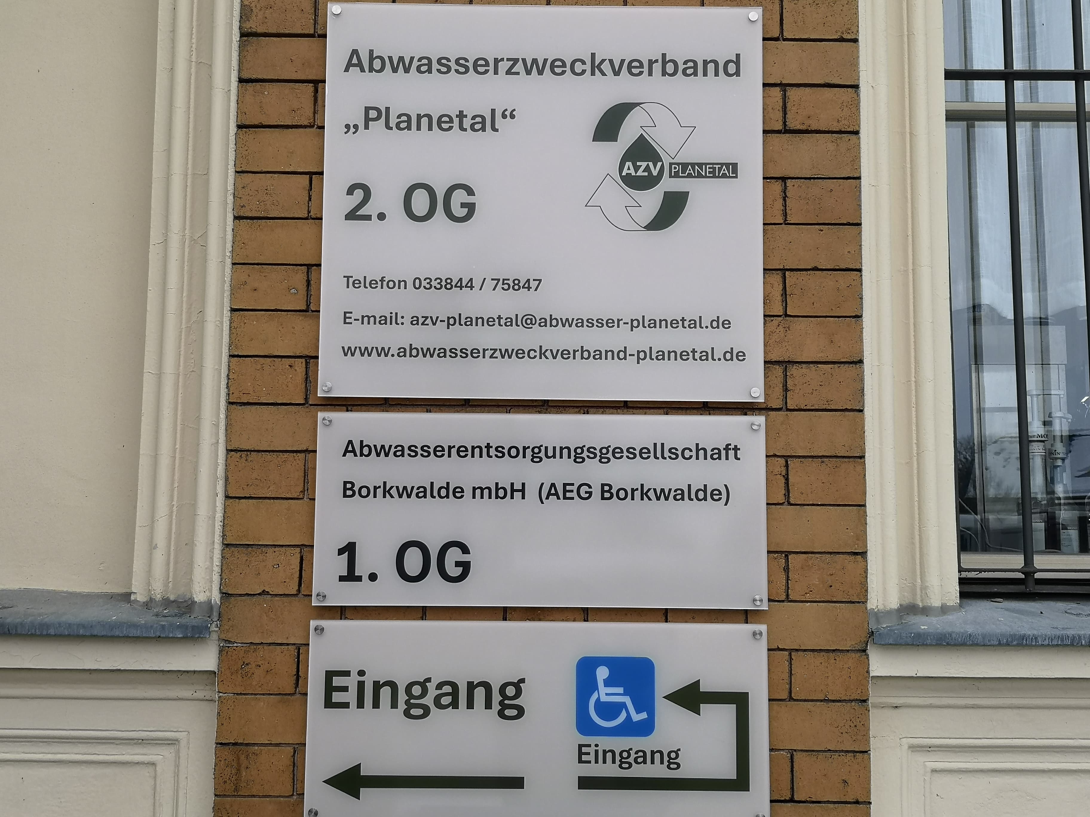 Denkmalgerechte Sanierung des Bahnhofs Brück: Neue Angebote im historischen Gebäude