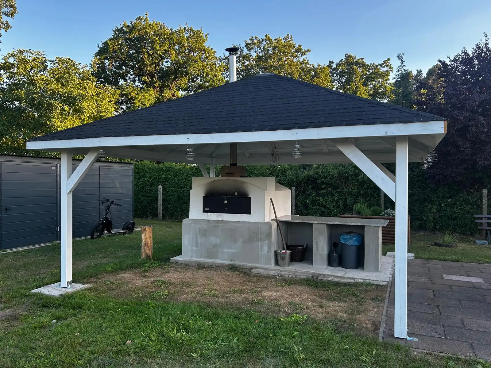Dorfplatz Wüsten Buchholz in der Waldstraße: Ausbau mit Eigenleistung und LEADER-Mitteln