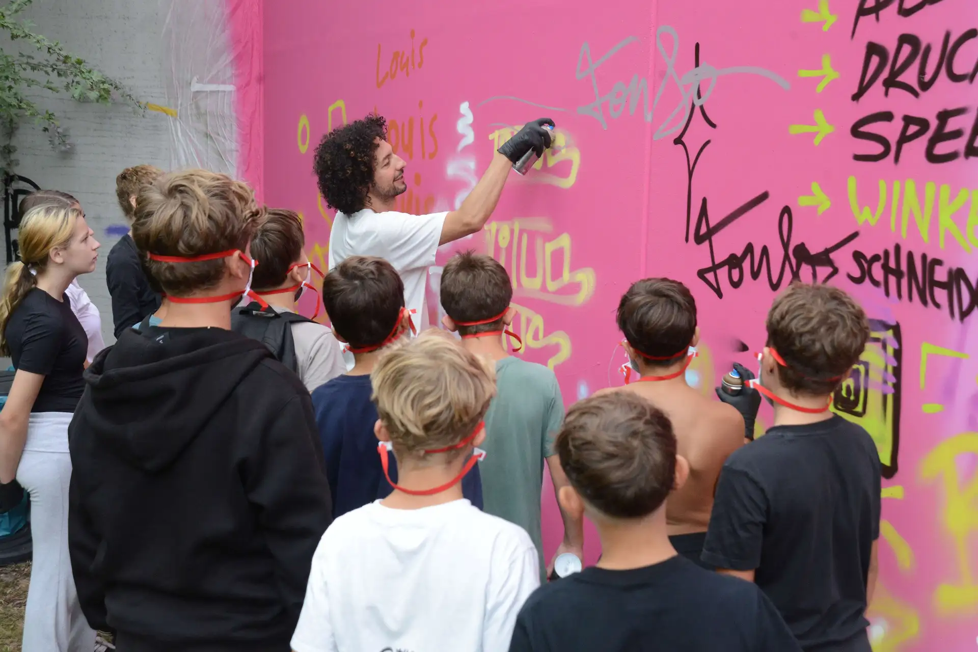Offizielles Sprühen am Skatepark Rehberge: Graffitiwand mit Kindern und Jugendlichen