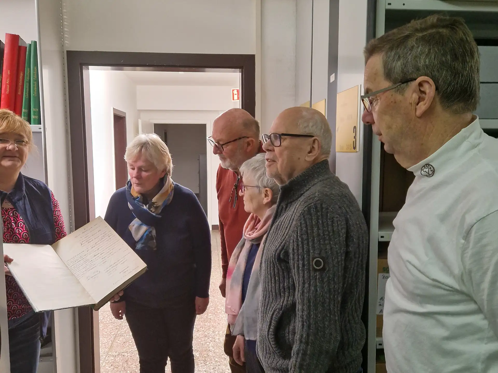 Seniorenbeiratssitzung mit Ausflug ins Stadtarchiv. Foto (mit KI bearbeitet): Stadt Pritzwalk