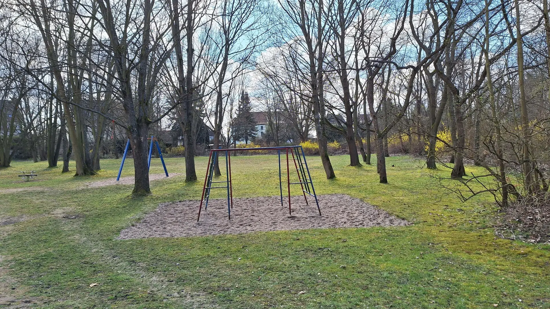 Guben gestaltet Spielplatz mit Kindern