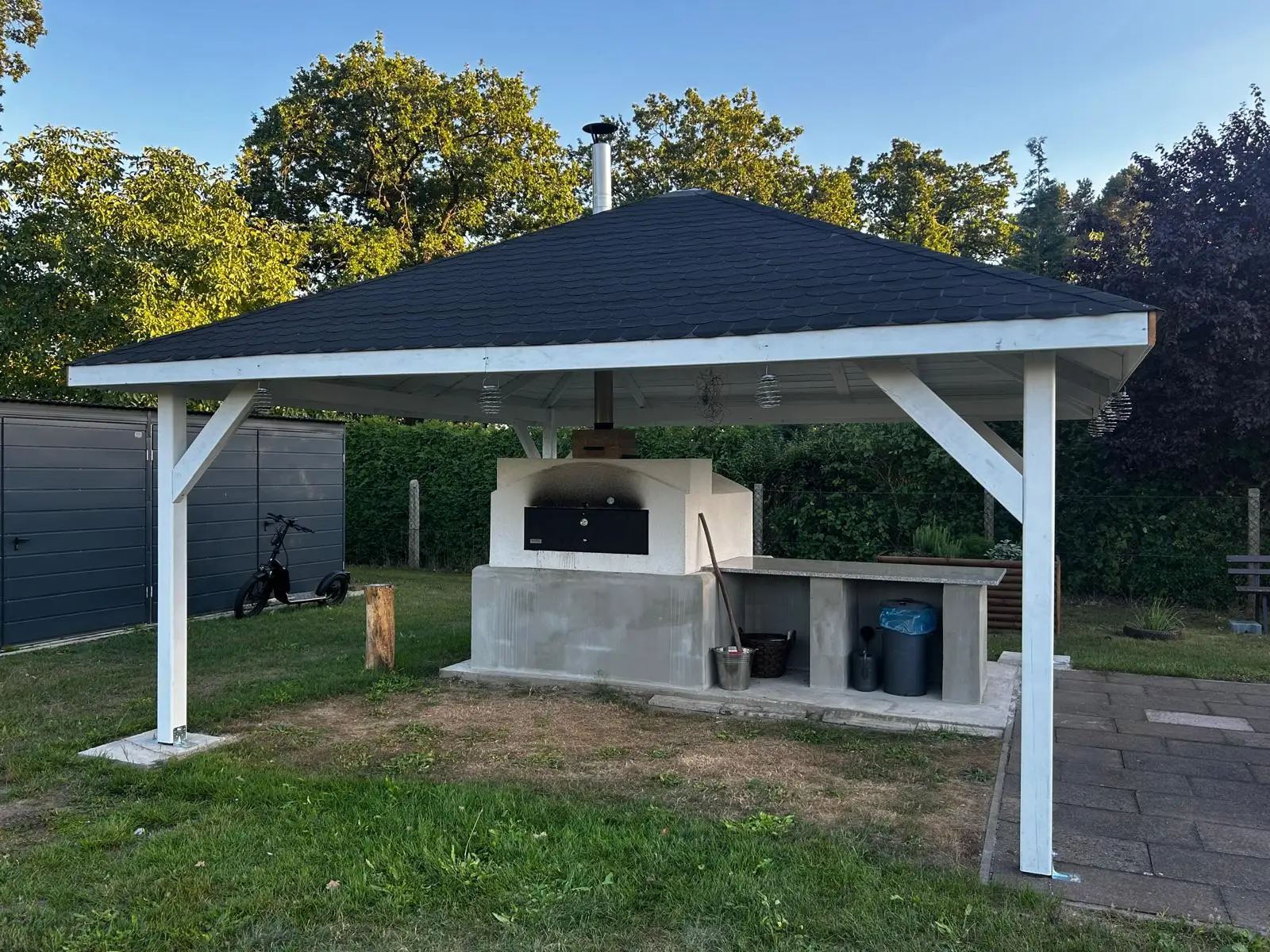 Dorfplatz Wüsten Buchholz in der Waldstraße: Ausbau mit Eigenleistung und LEADER-Mitteln