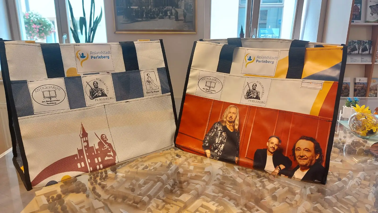Upcycling-Taschen aus Werbebannern des Brandenburg-Tages 2025 in Perleberg