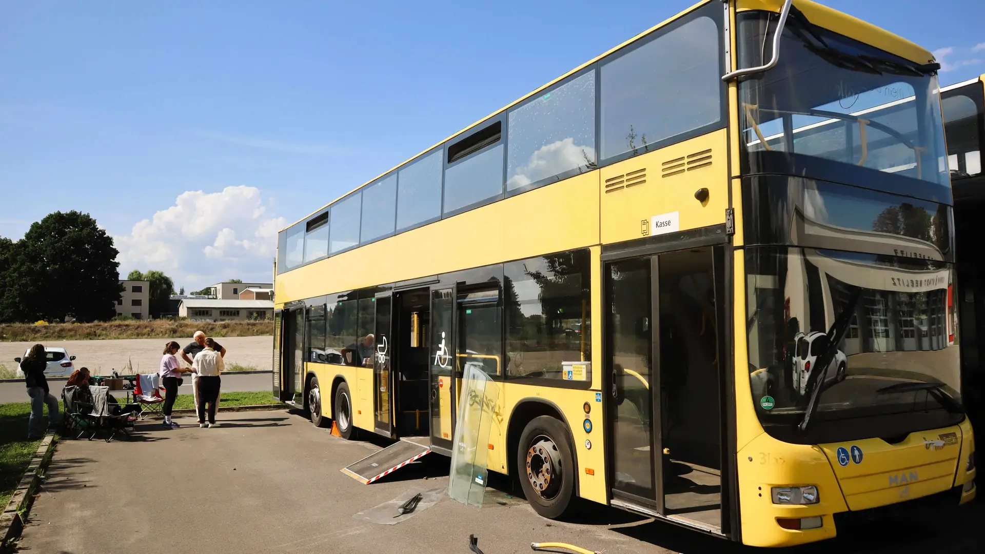 Neuer Teen-Treff in Beelitz: Ein ehemaliger BVG-Doppeldecker wird zum Jugendort umgebaut